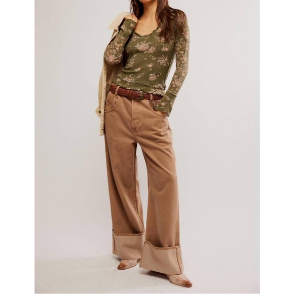 6031. We The Free Clover Printed Thermal - Picture 4 of 4